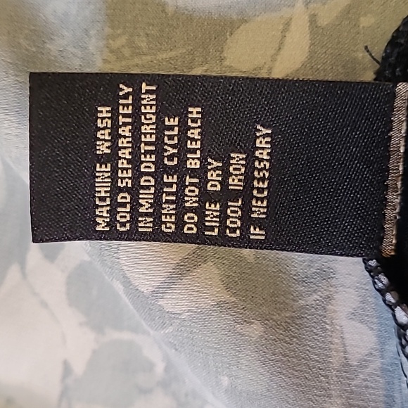 WAS $30. DG2 by DIANE GILMAN Hi Lo Sleeveless Blouse so soft - Picture 6 of 16